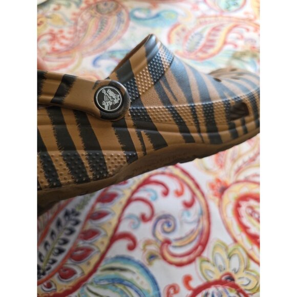 Crocs Classic Mens Size 12 Animal Print Clog Comfort Slip Resistant - Picture 7 of 8